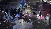世界杯-14年-阿根廷错失冠军首都暴乱 极端球迷上街闹事-新闻