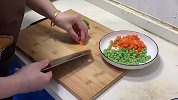 还在为做饭发愁吗？试试这款黄金虾仁炒饭，营养健康，吃起来