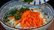 金针菇里打2个鸡蛋，真的是太好吃了，我家一周吃6次，营养又解馋