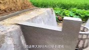 大叔徒手打造出一座小型的水力发电站，真是太牛了