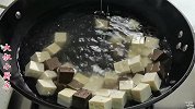鸭血烧豆腐怎么做好吃，大厨教你正确做法，鲜嫩爽滑，特别下饭