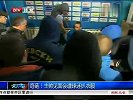 足球-13年-奇葩主帅见面会遭球迷扒衣服 上任1天便辞职-新闻