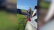 韦德转发黑人遭警察暴力执法视频 呼吁人们拿手机记录维权