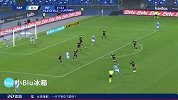 第32分钟那不勒斯球员杰林斯基射门 - 打偏