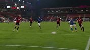 下半场补时第2分钟奥德汉姆球员麦卡莱尼射门 - 打偏