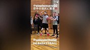胆小如鼠！库里日本行观摩空手道表演 一掌下去吓一激灵