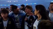 等你长大！斯卡洛尼赛后搂着梅西儿子疯狂聊天