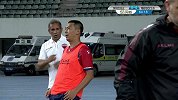 杨超出击黄油手险送礼 王大龙跟进补射竟打偏