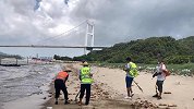 广东东莞海滩现大量猪蹄原因：或为船只倾覆所致