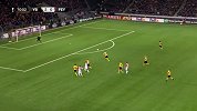 第71分钟费耶诺德球员西尼斯特拉射门 - 打偏