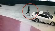 全程被拍！男子尾随进轿车内抢劫 女司机被迫转账3.5万