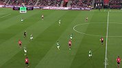 边路快马犀利突破传中 肖恩-朗头球被门将没收