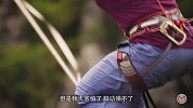 超惊险！女冒险家千米高空走绳450米，破世界纪录！
