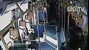 男子坐车过了站 殴打司机