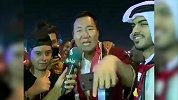 真情还是毒奶？中国球迷被伊拉克球迷簇拥高呼：伊拉克是冠军！
