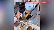 2岁宝宝给全家人做饭，洗菜、切菜手法娴熟，每一步都游刃有余