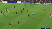 第10分钟利物浦球员萨拉赫射门 - 打偏