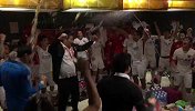 独家实拍上港赛后更衣室 全队蹦蹦跳跳开心像一群孩子