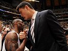 都已变成回忆！姚明NBA全明星首秀非常羞涩 科比一直在鼓励他