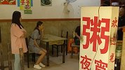 男子点外卖吃出打结的避孕套 店家：我从来没用过