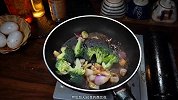 西兰花炒肉家常做法，简单又好吃的西兰花炒肉，超级开胃