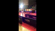 乒乓球-17年-“三年二班”体育课？马龙周杰伦合体打乒乓球-新闻
