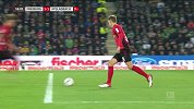 弗赖堡中场断球快速反击 哈勃勒施密特连线劲射得手