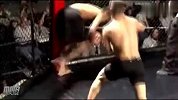 格斗-14年-连环重拳五秒血流满面 MMA超暴力KO降服-新闻