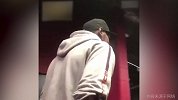 皮皮杜！杜兰特在球馆通道调侃Drake