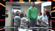 【NBA传声筒部分】你绝对没看过科比看搞笑短视频的样子