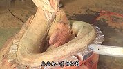 重达两吨的千年古木，在农村小伙的妙笔生花下，变成绝美工艺品