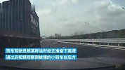 大货车变道未注意盲区，小车被撞旋转180度