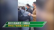 新乡一轿车恶意撞击执法人员？撞翻4人又撞执法车辆