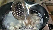 炒肥肠时，不用直接下锅炒，多加一步，口感又脆又嫩，好吃无异味