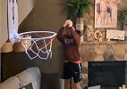 网友晒家庭迷你篮球视频馋坏美国球迷 渴望引进这种运动在家娱乐