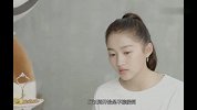 【时尚】关晓彤烫卷发变仙女 纹理自然轻松up时髦感