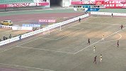 延边禁区内回敲 朴世豪冲顶头球可惜太正