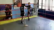 格斗-17年-独腿少年不妥协 竟带着假肢苦练泰拳-专题