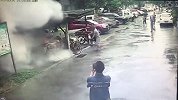 8岁男童车棚玩打火机 点燃车座后烧毁4辆摩托车