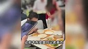 韦东奕在食堂就餐，遭多名路人围观强制排队合影，画面令人窒息！