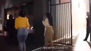 又出轨？ TT被拍到与两名美女同游夜店