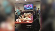 十秒钟天堂与地狱 今日错失状元签后的尼克斯球迷