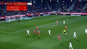本泽马分球投桃报李 维尼修斯包抄推射遭挡出