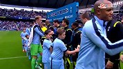 英超-1415赛季-联赛-第8轮-曼城球迷拉出we are champion巨幕-花絮