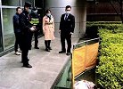 小区从天而降3米长蟒蛇通体金黄重70斤 主人惨了