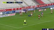 第14分钟斯特拉斯堡球员迪亚洛射门 - 打偏