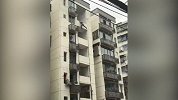 四川男子刺伤前妻及前妻现任丈夫后坠亡 警方通报