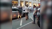 俄防暴警察担心落空 英格兰球迷拦车"肆虐"无一伤亡