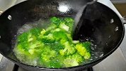 自从学会西兰花这样做，我家一周吃6次，清淡营养，好看又好吃