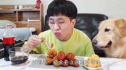 主人吃炸鸡不给金毛，狗子哈喇子要流出来了，看完忍住别笑